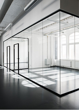 Slim aluminum profiles with frameless glass-to-glass joints