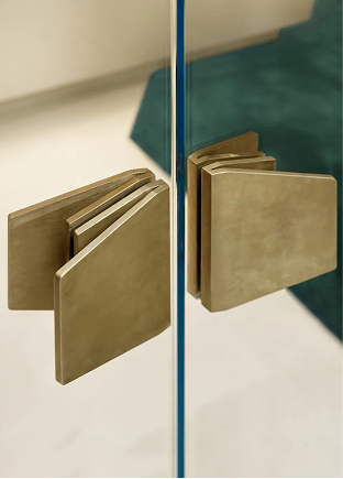 Wide range of finishes for frames and accessories